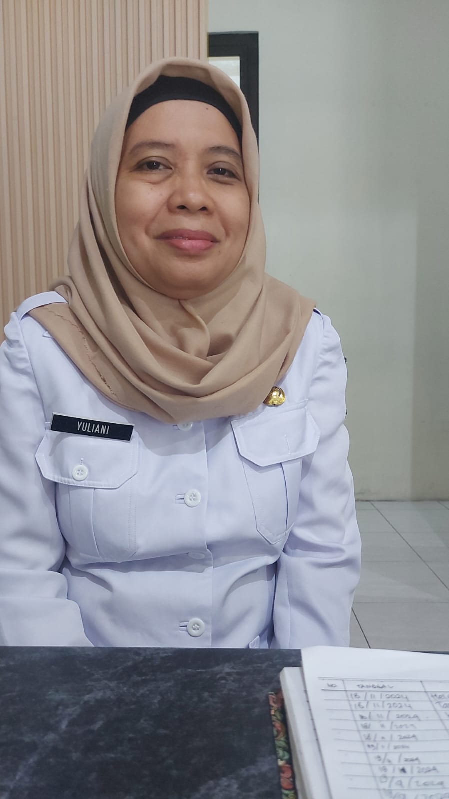 Cerita Sekretaris Lurah Dr. Soetomo Surabaya Menjaga Keseimbangan Antara Karier dan Keluarga