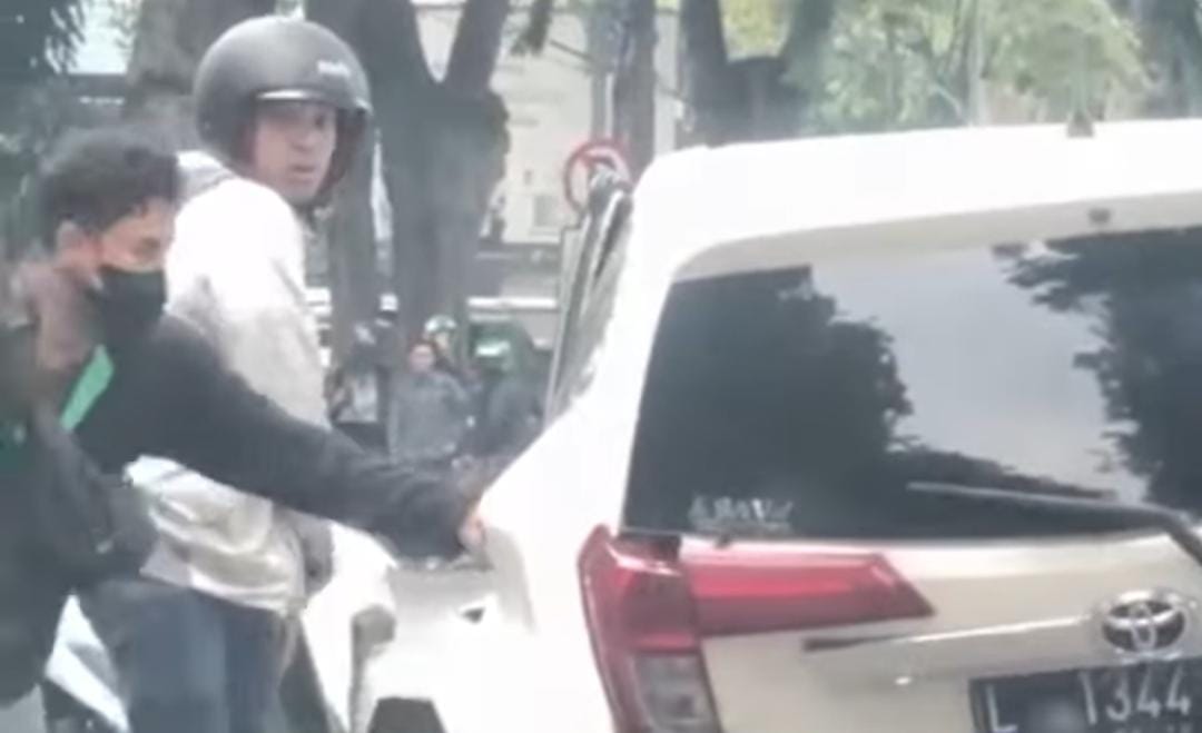 Viral Video Penangkapan Pengemudi Mobil di Jalan Darmo, Ternyata Pelaku Curanmor