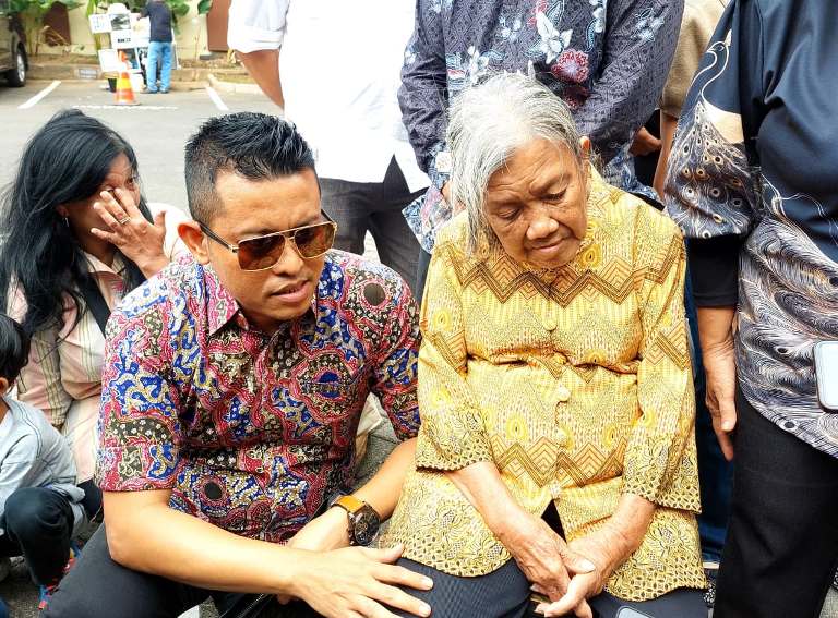 Diperiksa 3,5 Jam, Penyidik Polda Jatim Cecar Nenek Elina 48 Pertanyaan 