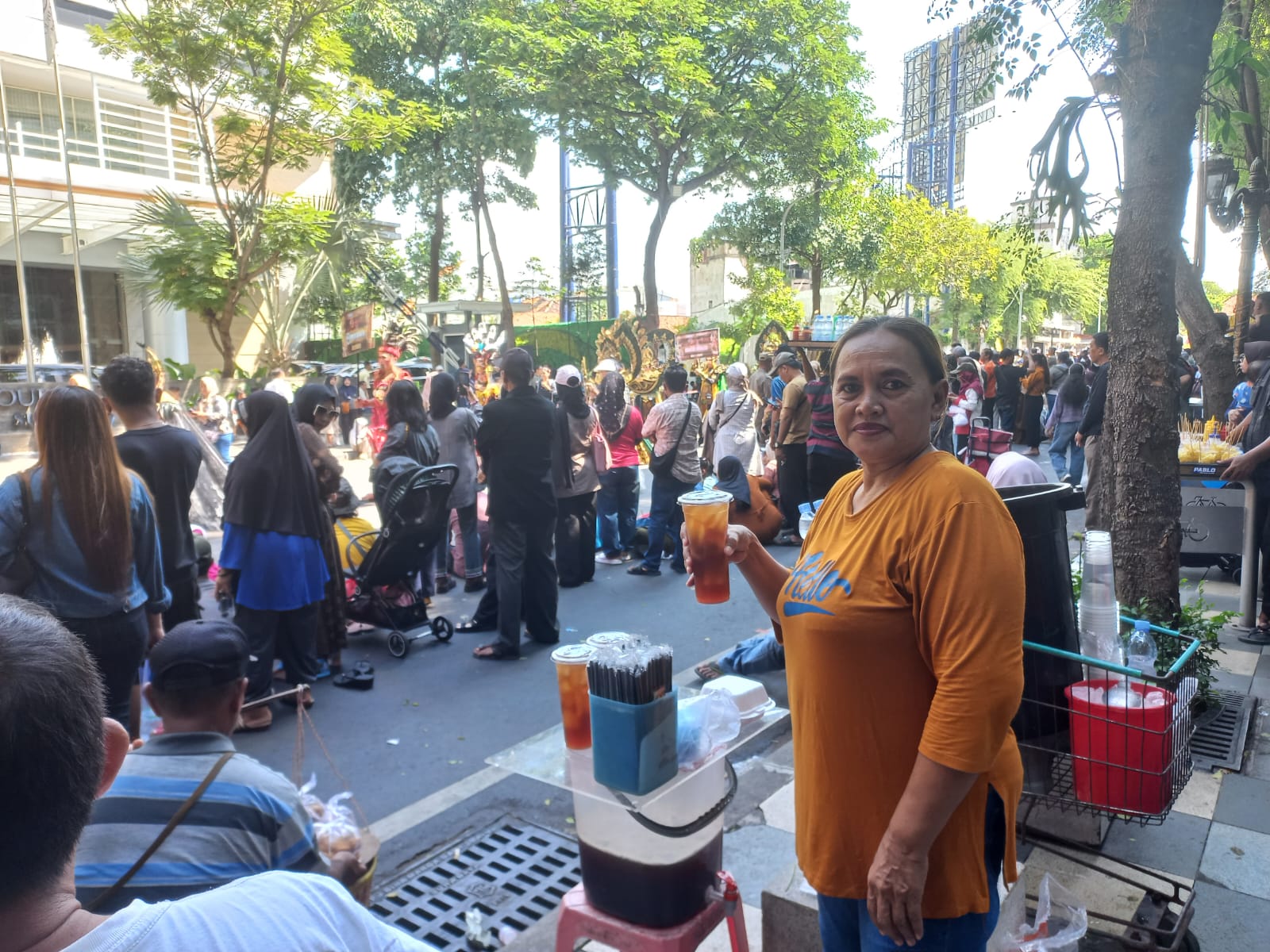 SFF Bawa Berkah, PKL Panen Rezeki di Sepanjang Jalan Tunjungan