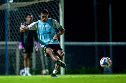 Jangan Lengah Jol! Sore Ini Persebaya Dijamu Arema di Bali 