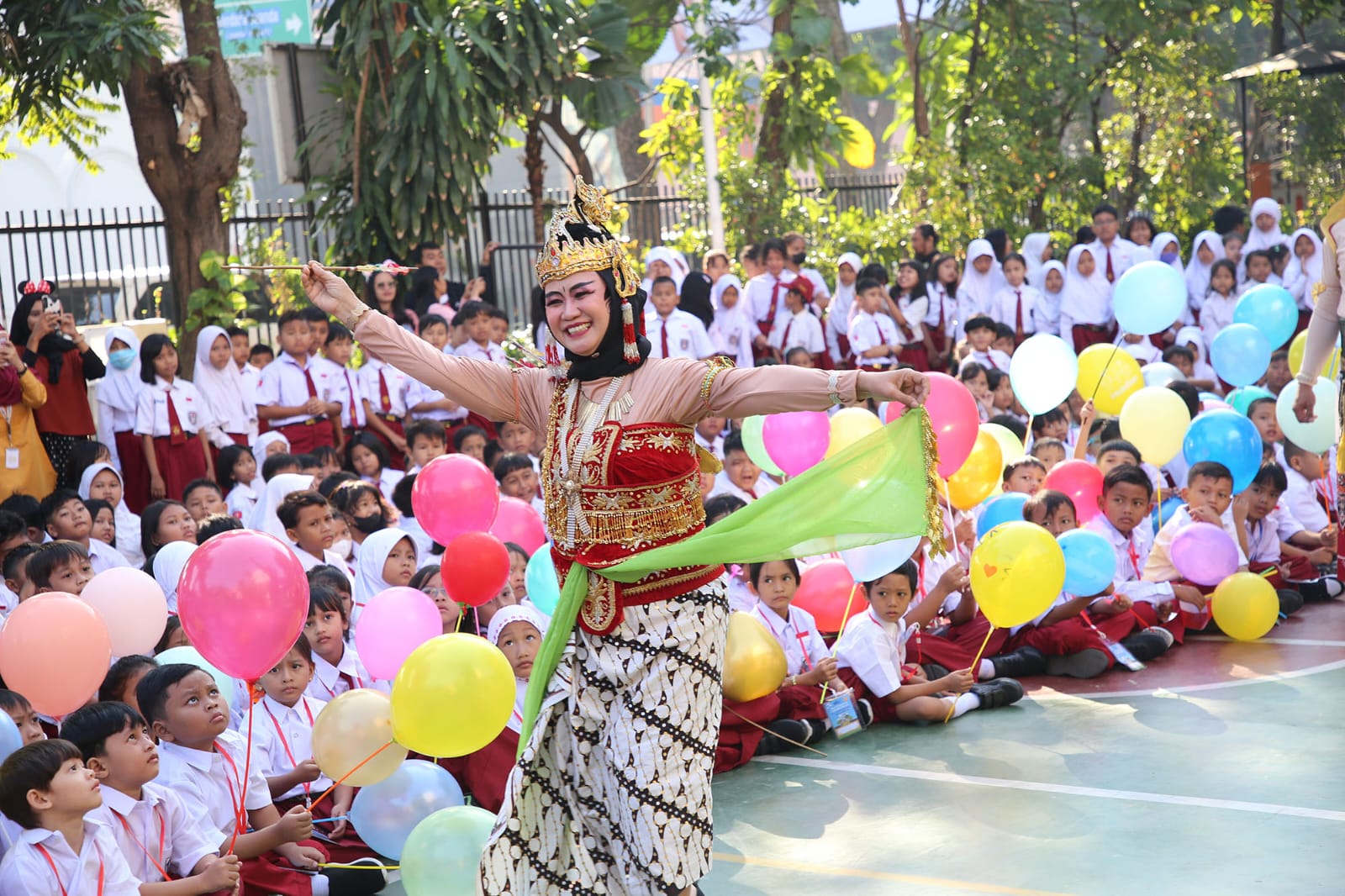 Hari Pertama Masuk Sekolah, 30 Ribu Siswa SD Negeri dan Swasta di Surabaya Ikuti MPLS