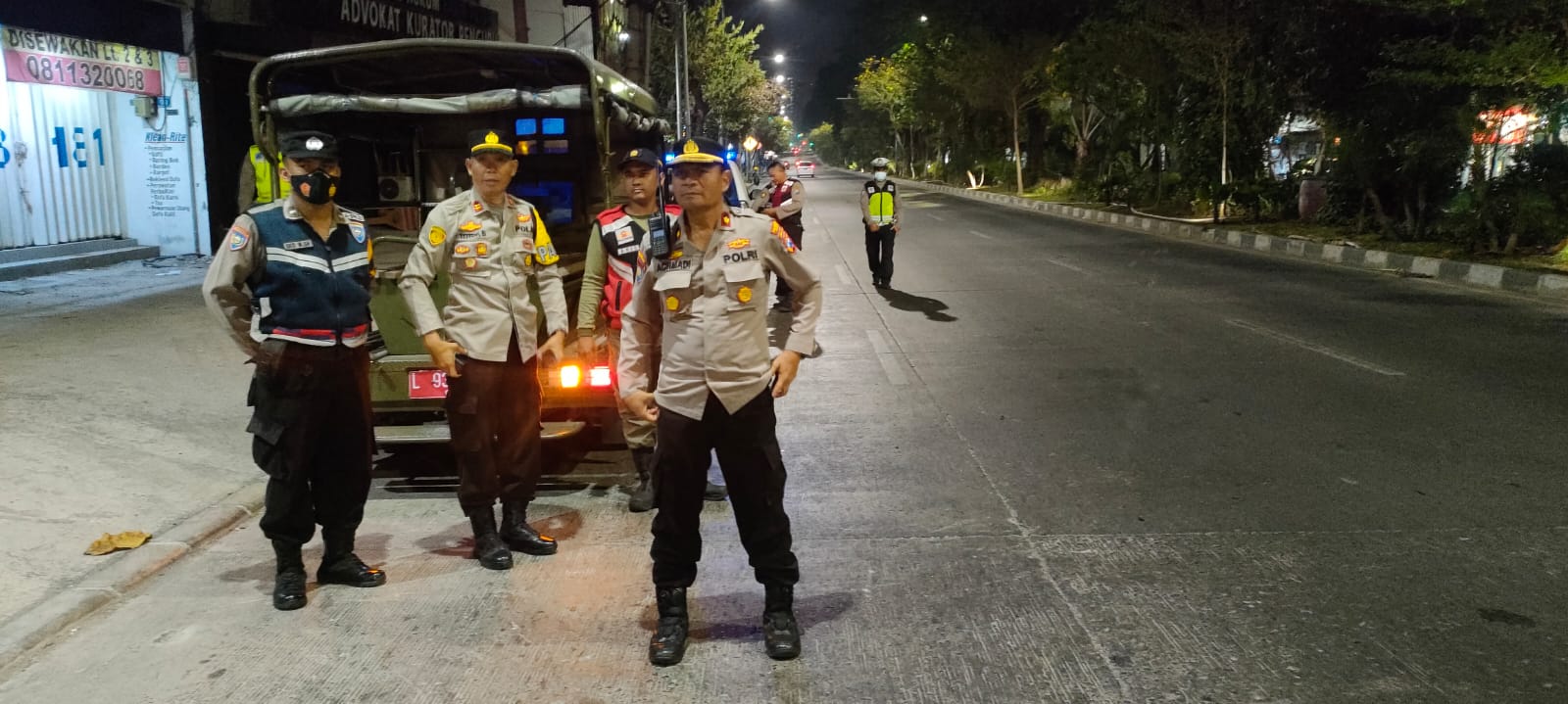 Kapolsek Dukuh Pakis Pimpin Patroli Antisipasi Kejahatan di Surabaya