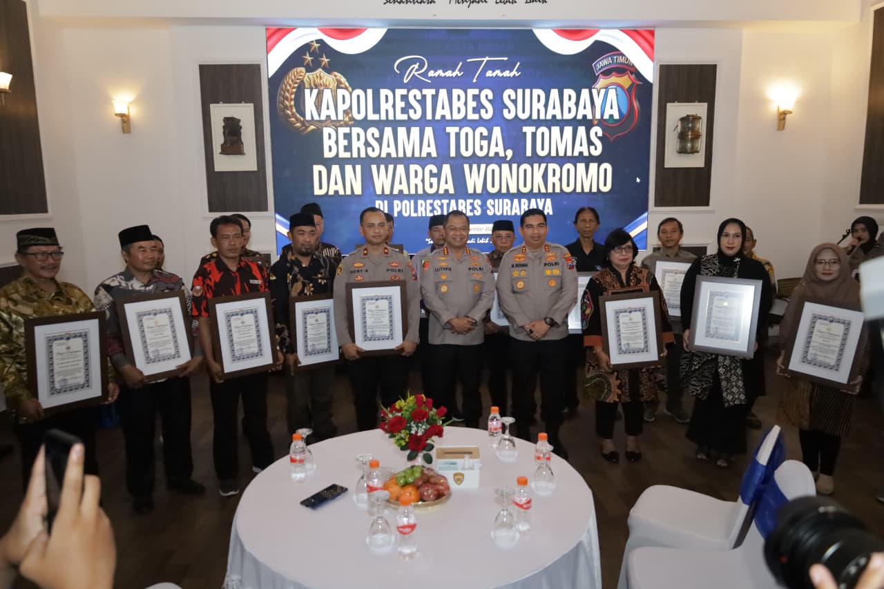 Kompak Usir Perusuh, Warga Wonokromo Diapresiasi Kapolrestabes Surabaya