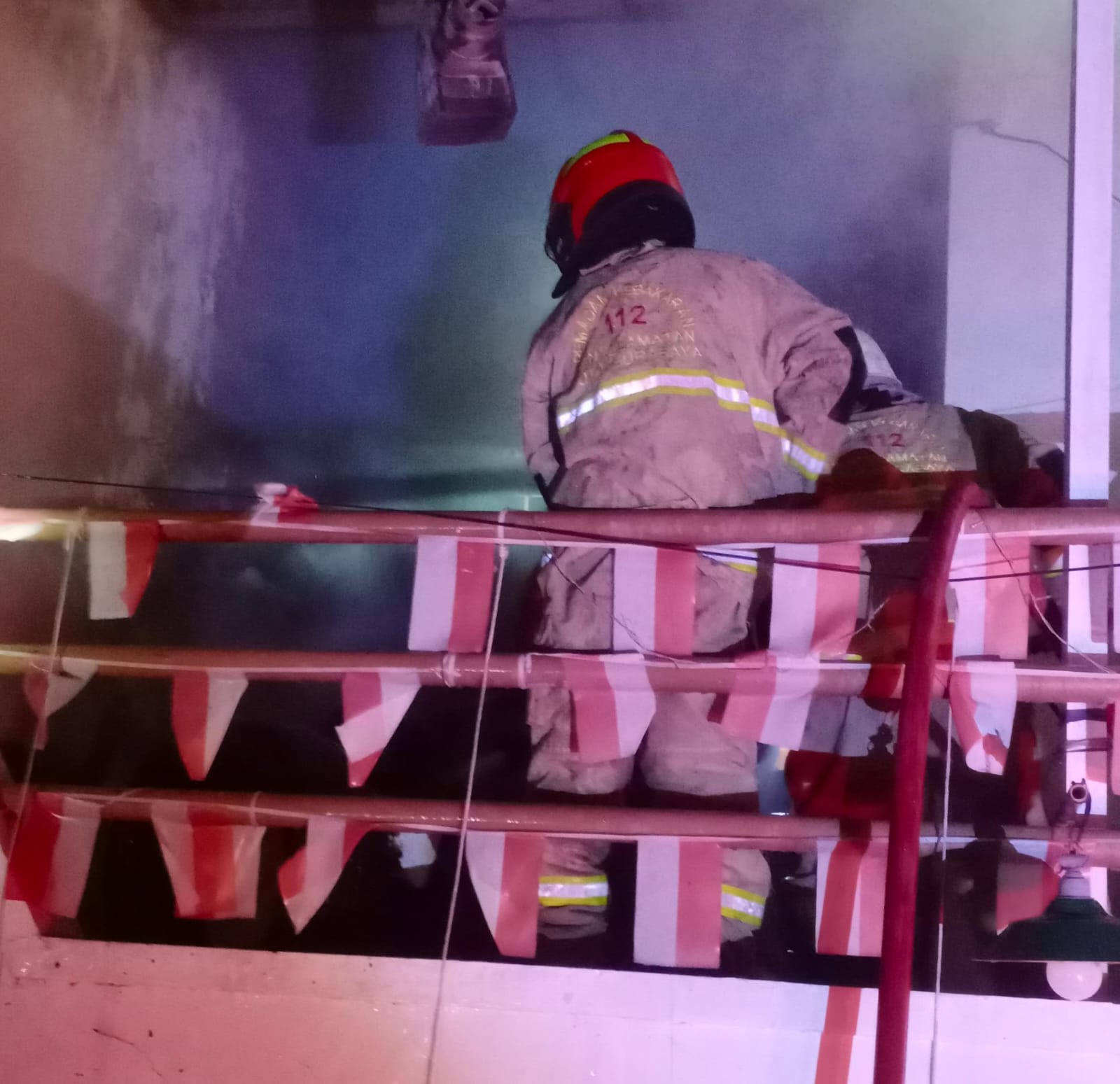 Dipicu Korsleting Listrik, Gudang Ban Bekas Setro Baru Terbakar