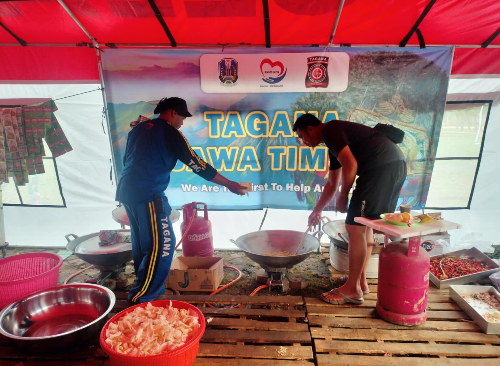 Layanan Dapur Umum Dinsos Jatim Tingkatkan Porsi Makanan Korban Bencana Alam Aceh