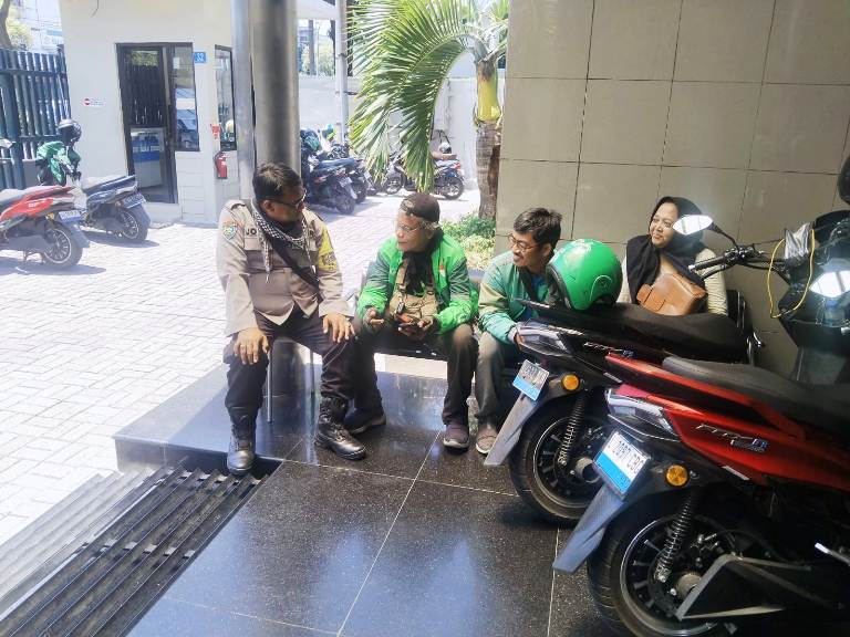 Polsek Sawahan Perkuat Sinergi Kamtibmas Lewat Sambang dan Dialogis