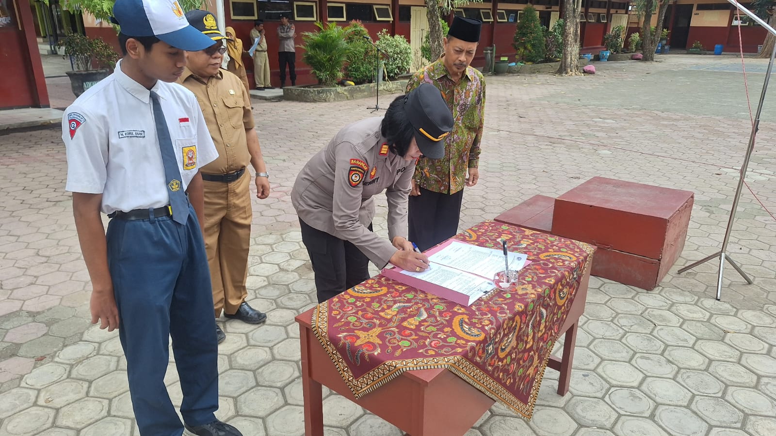 Kapolsek Karangrejo Ajak Pelajar SMP Tertib Berlalulintas dan Jauhi Perbuatan Melanggar Hukum