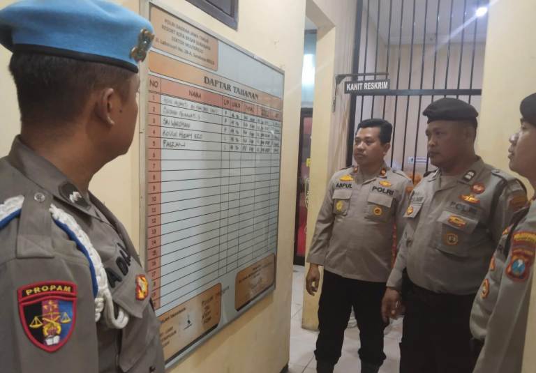Kapolsek Polsek Mulyorejo Sidak Ruang Tahanan Pastikan Kondisi Aman