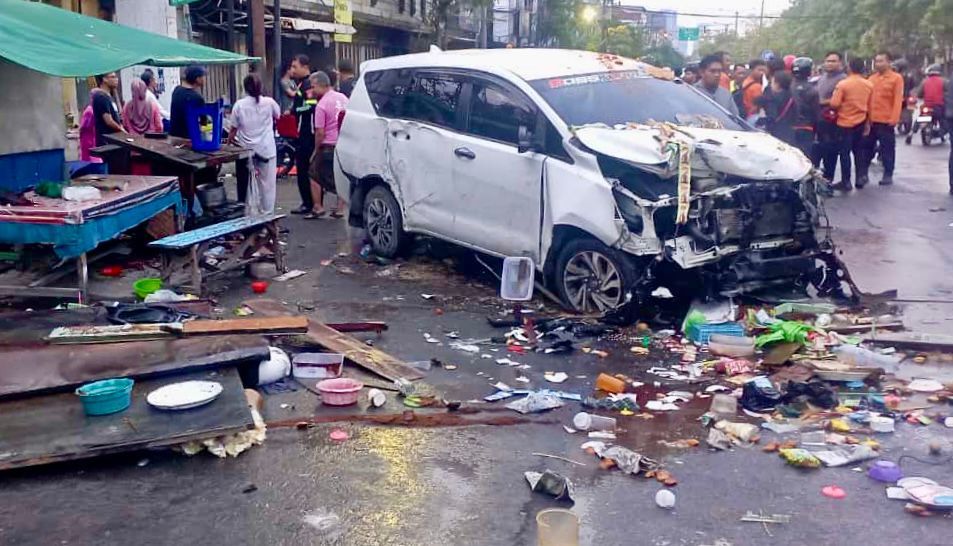 Laka Maut Kedungdoro, Usmanto Pemilik Warung dan Seorang Tukang Becak Selamat