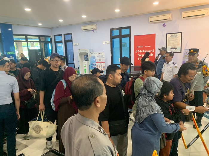 60 Penumpang Bawean Terlantar, Polres Gresik dan Pelindo Beri Solusi Keberangkatan