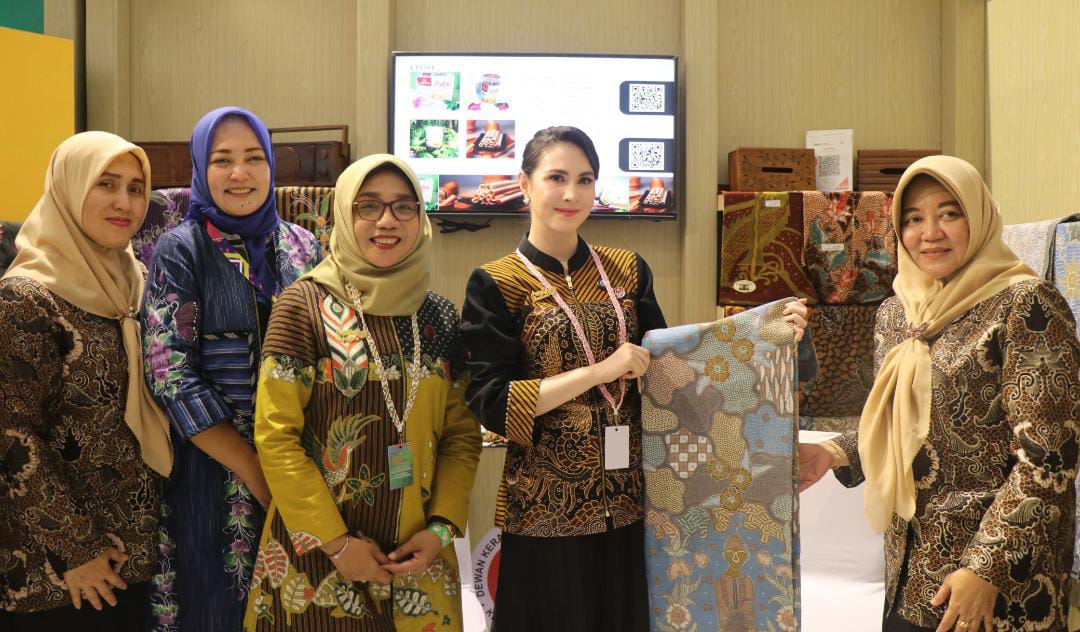    Stand Dekranasda Kabupaten Bojonegoro Di Balikpapan Banyak Diminati Pengunjung Luar Daerah