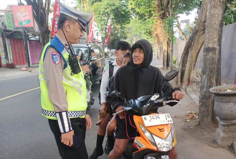 Hari Keempat Operasi Patuh Semeru 2025, Satlantas Polres Malang Layangkan 1.011 Teguran