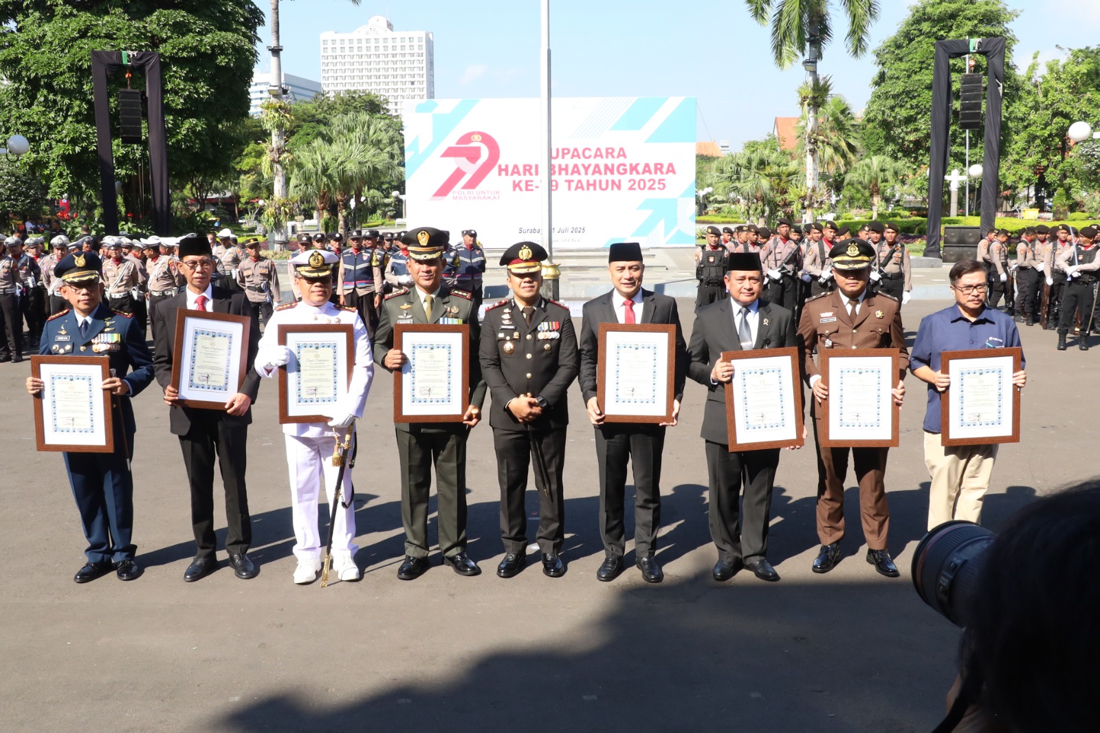 HUT Ke-79 Bhayangkara, Kapolres Pelabuhan Tanjung Perak Beri Penghargaan Forkopimda Surabaya