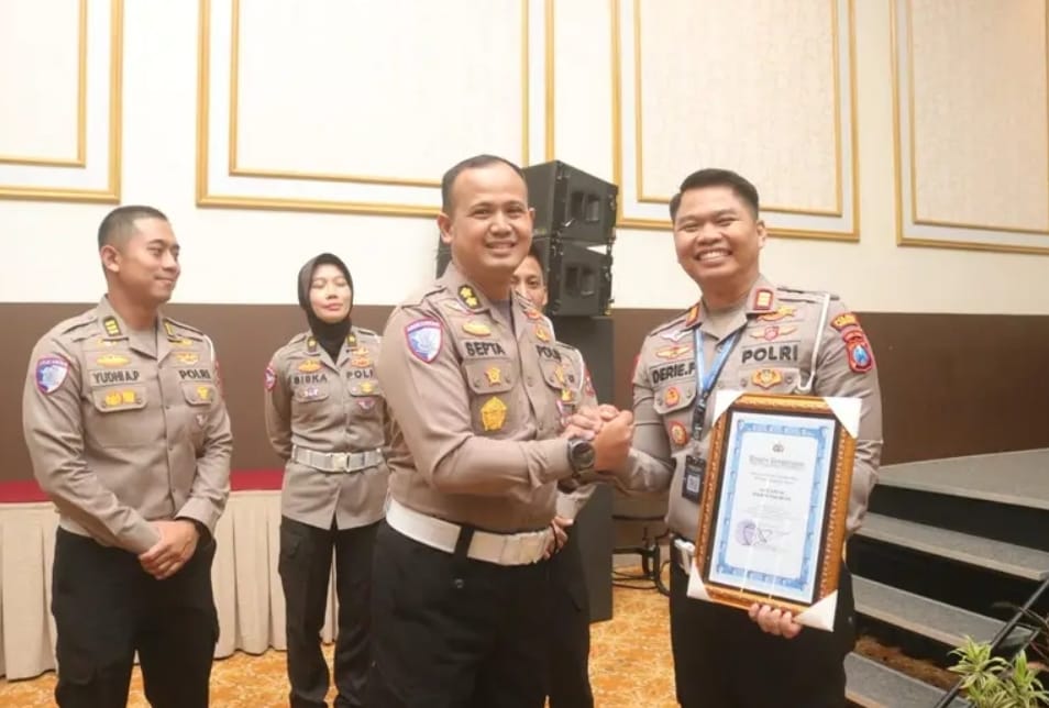 Satlantas Polres Pasuruan Sabet Dua Penghargaan dari Polda Jatim
