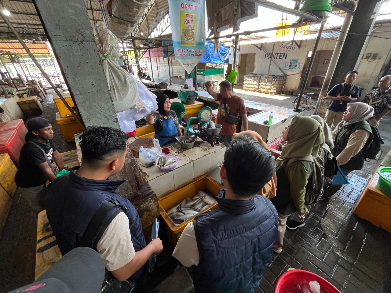 Jelang Nataru, Satgas Pangan Polres Gresik Sidak Harga Bahan Pokok di Pasar dan Ritel