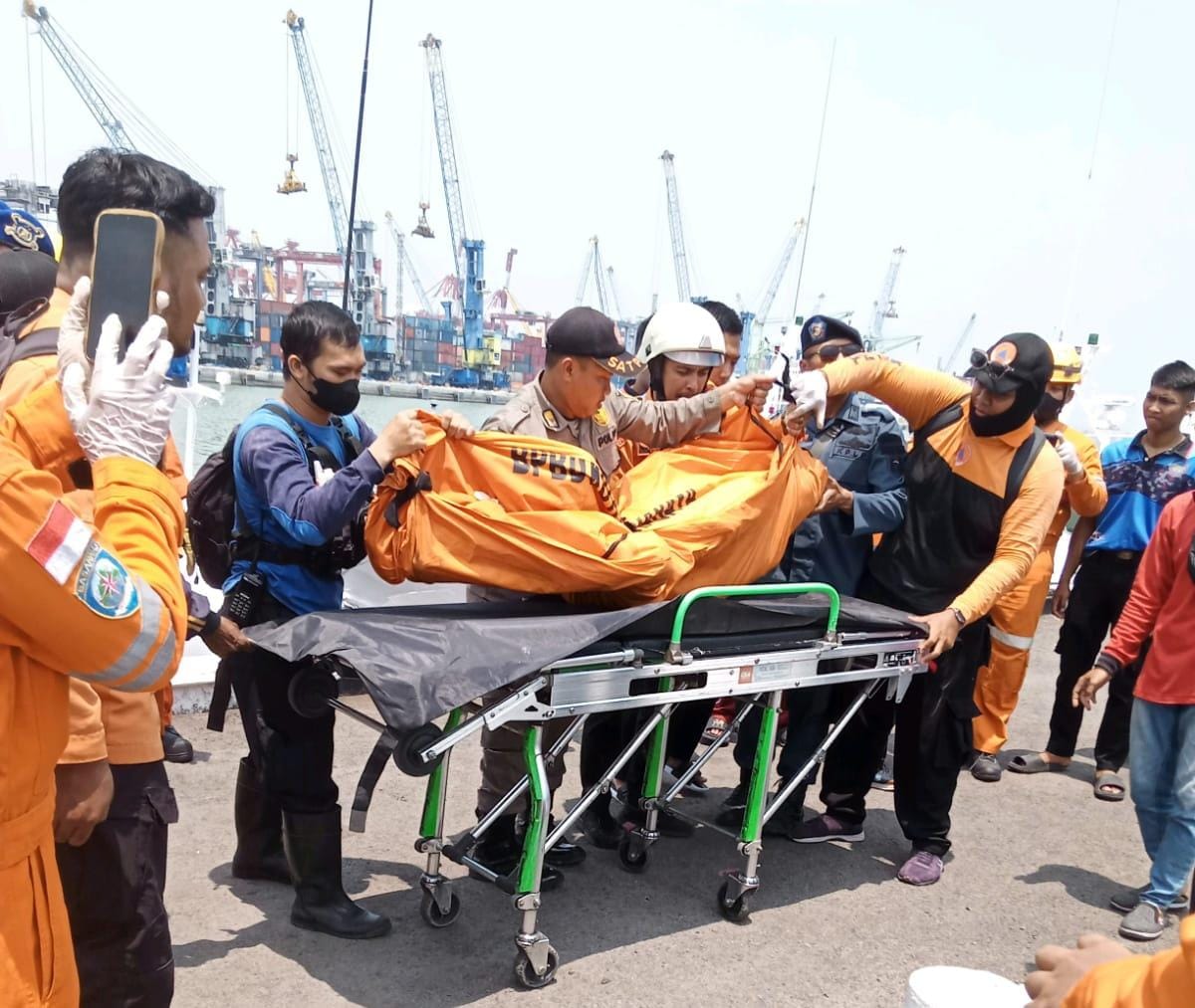 Terjatuh dari Jembatan Kayu, Pria Kalimas Tewas Tenggelam