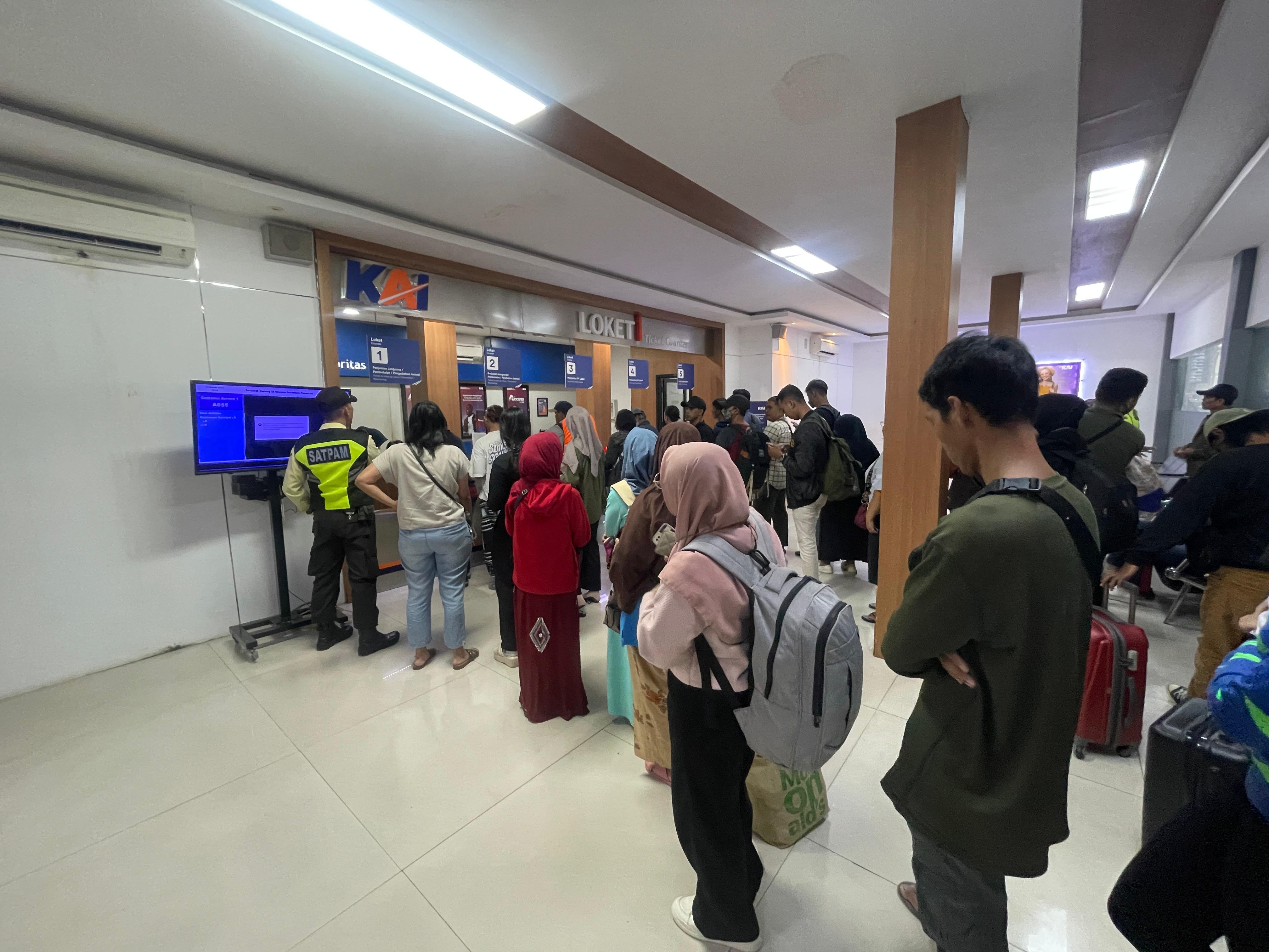 Jalur KA Belum Bisa Dilewati, Keberangkatan Surabaya Pasarturi Masih Gunakan Perubahan Pola Operasi