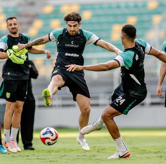 Persebaya Lawan Persis Solo, Eduardo Minta Pemain Waspadai Kualitas Lawan