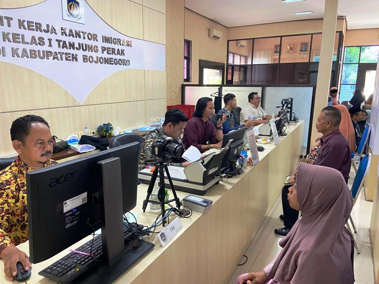 Eazy Passport Imigrasi Tanjung Perak Surabaya Beri Kemudahan bagi Calon Jemaah Haji 2026