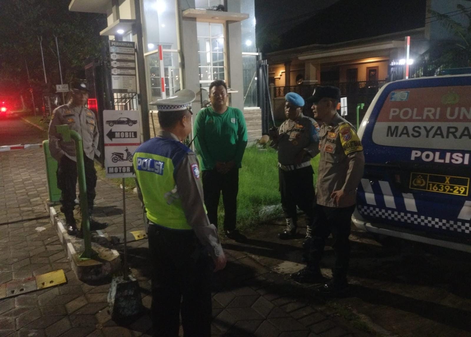 Jaga Kondusivitas, Polsek Rungkut Intensifkan Patroli Dialogis di Pondok Nirwana