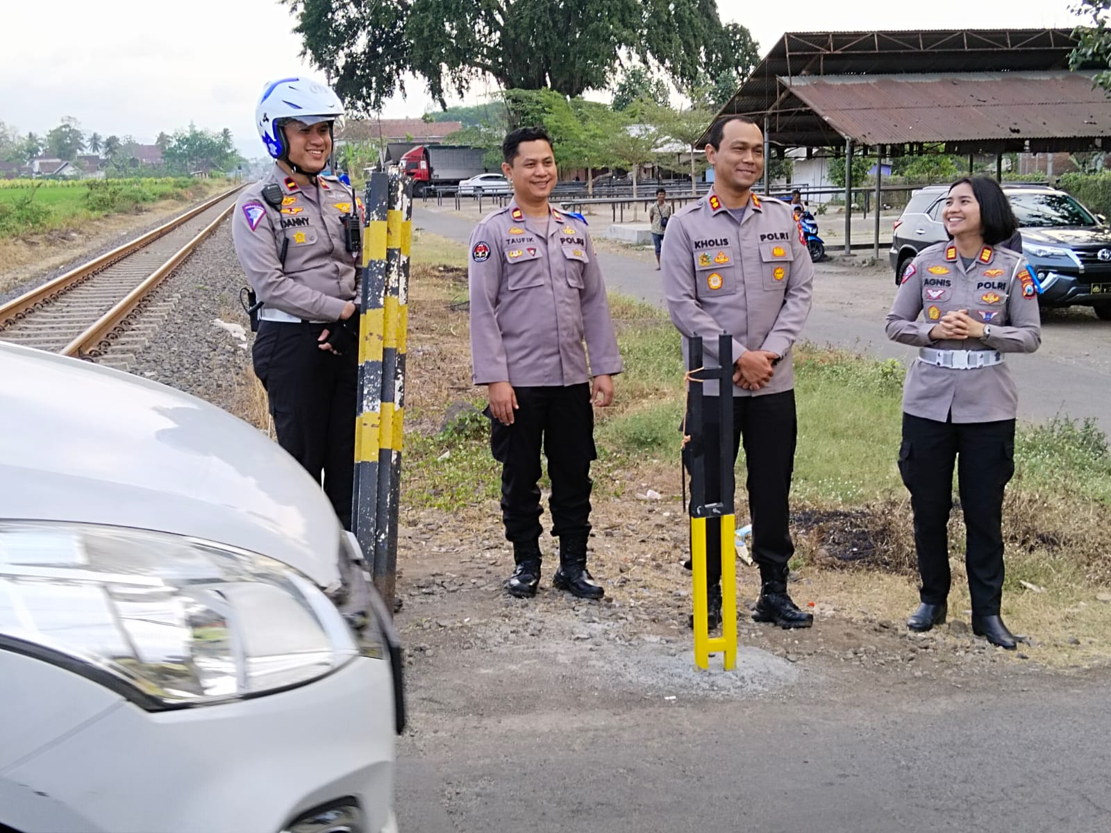 Pasang Palang Pintu KA, Kado HUT Ke-68 Lantas untuk Masyarakat di Malang