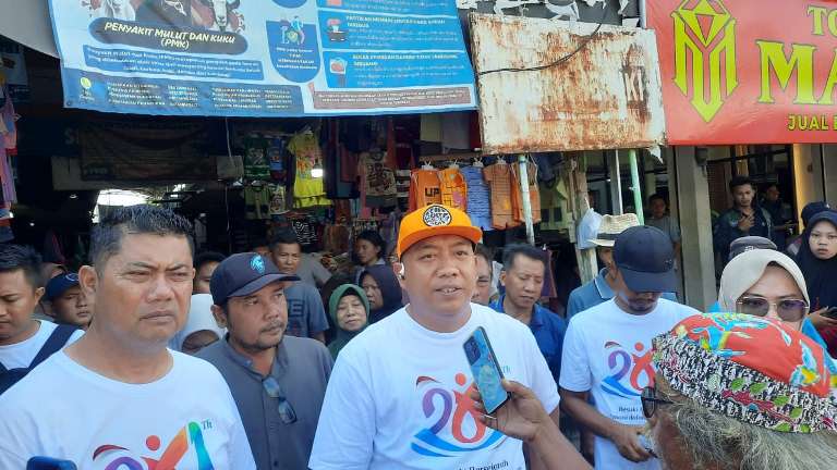 Bupati Situbondo Diserbu Pedagang saat Sidak Pasar Tradisional