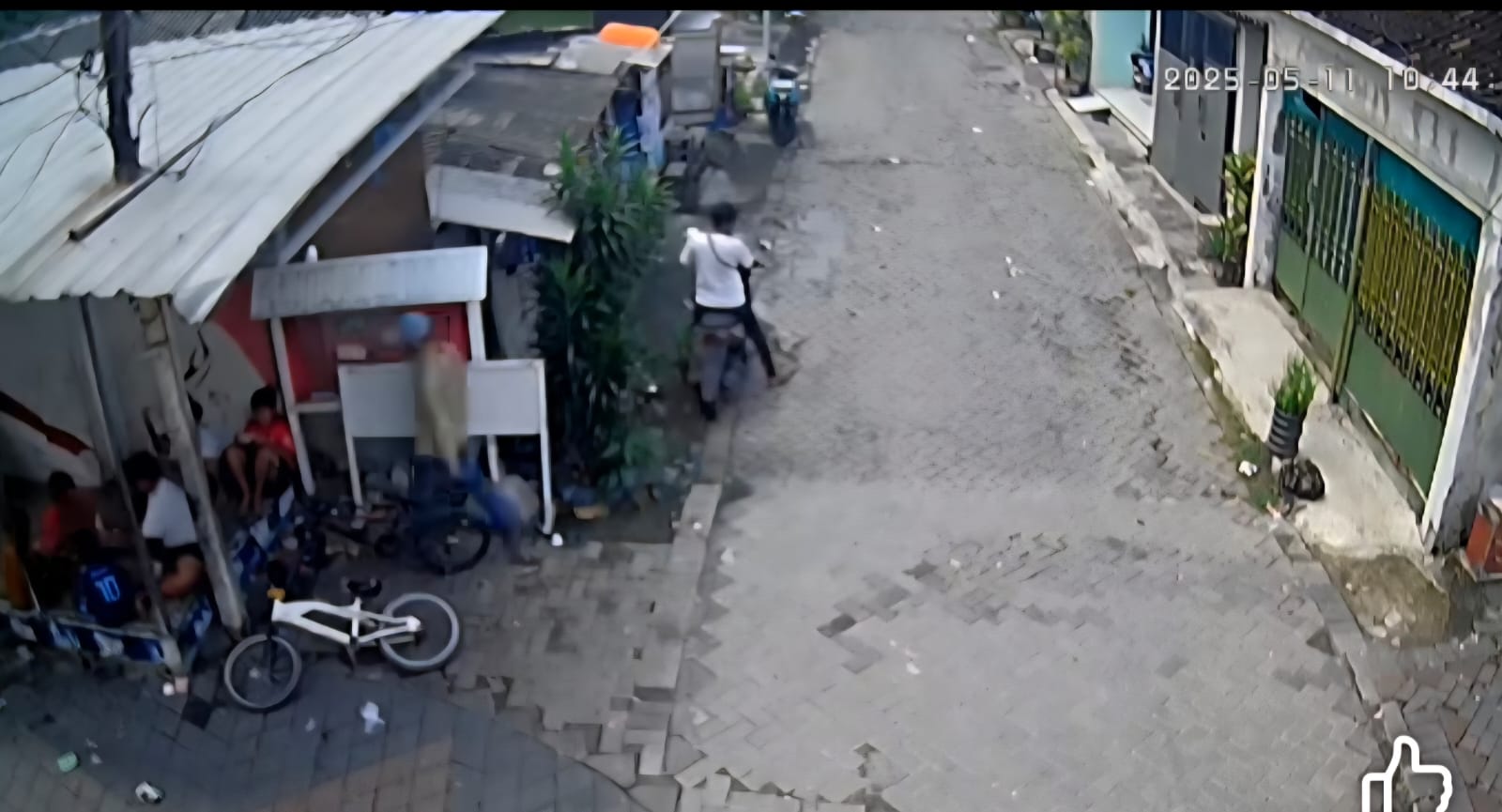Lagi, Jambret Terekam CCTV Rampas HP Bocah di Sambikerep