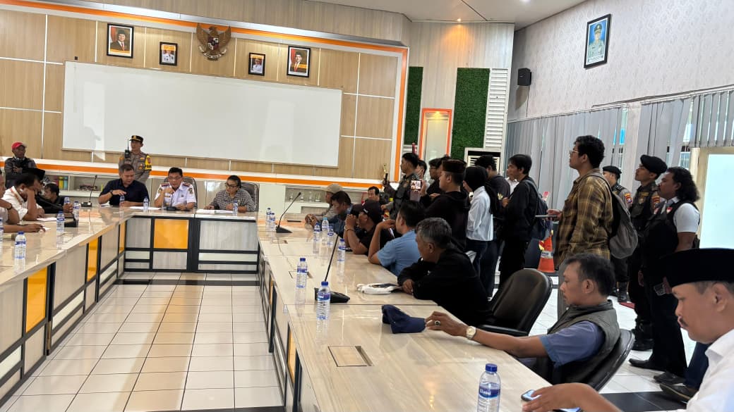 Geruduk Kantor Dishub, Jukir Surabaya Protes Sanksi Tipiring