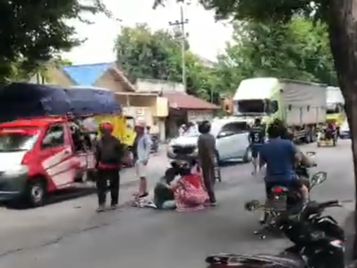 Tersenggol Keranjang, Ibu Muda Tewas Terlindas Truk