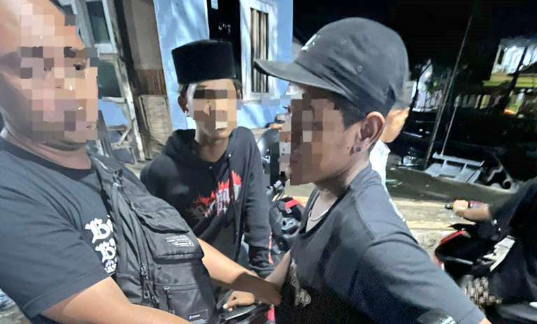 Remaja Digeledah, Ditemukan Celurit di Balik Kaus