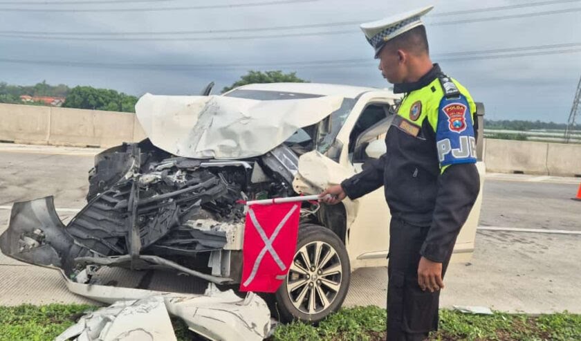 Head Coach Persewangi Syamsuddin Batola Tewas dalam Kecelakaan Avanza vs Bus di Tol Pasuruan-Probolinggo