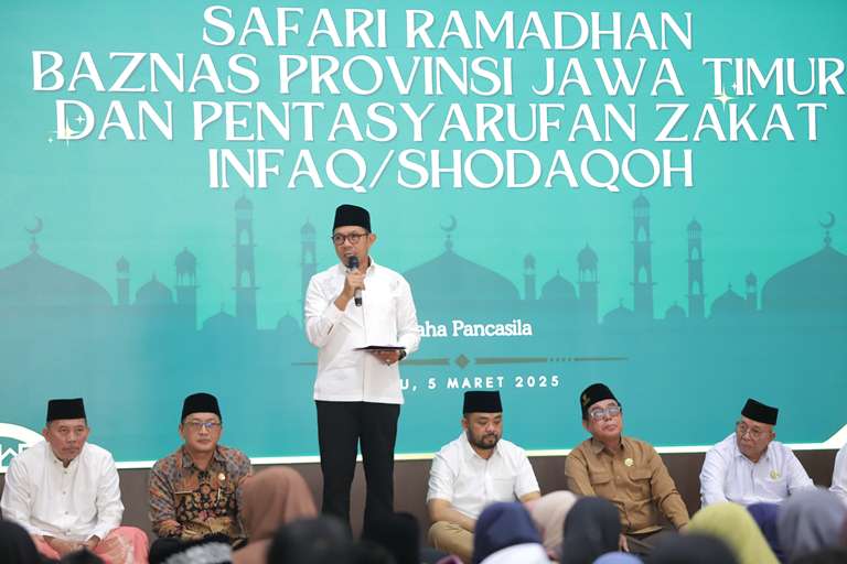 Wali Kota Batu Hadiri Safari Ramadhan dan Pentasyarufan Zakat Baznas Jatim, Salurkan Bantuan Ratusan Mustahik
