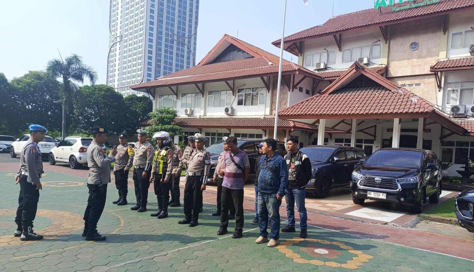 Polsek Gayungan Siagakan Personel Amankan Aksi Unras di Kantor BPN Jatim