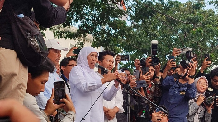 Gubernur Khofifah Umumkan 10 Ribu Pelatihan dan Beasiswa untuk Anak Buruh di Peringatan May Day 2025