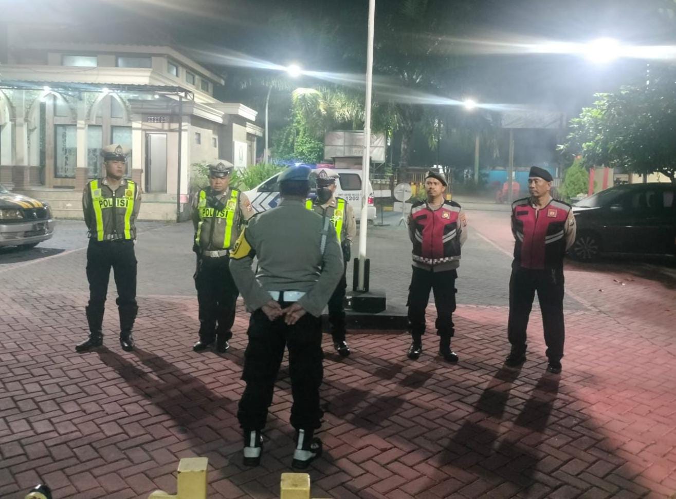 KRYD Malam Hari, Polsek Pakal Tunjukkan Respons Cepat Lewat Patroli Blue Light