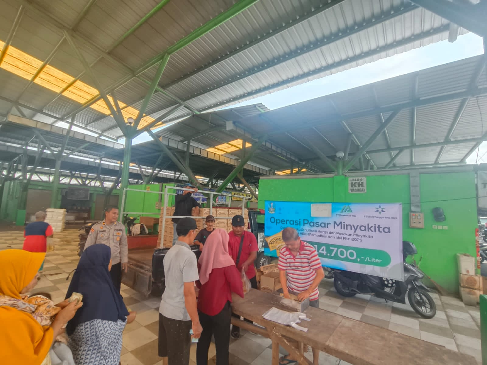 PT Megasurya Mas Gelar Pasar Murah Minyak Goreng di Surabaya dan Sidoarjo