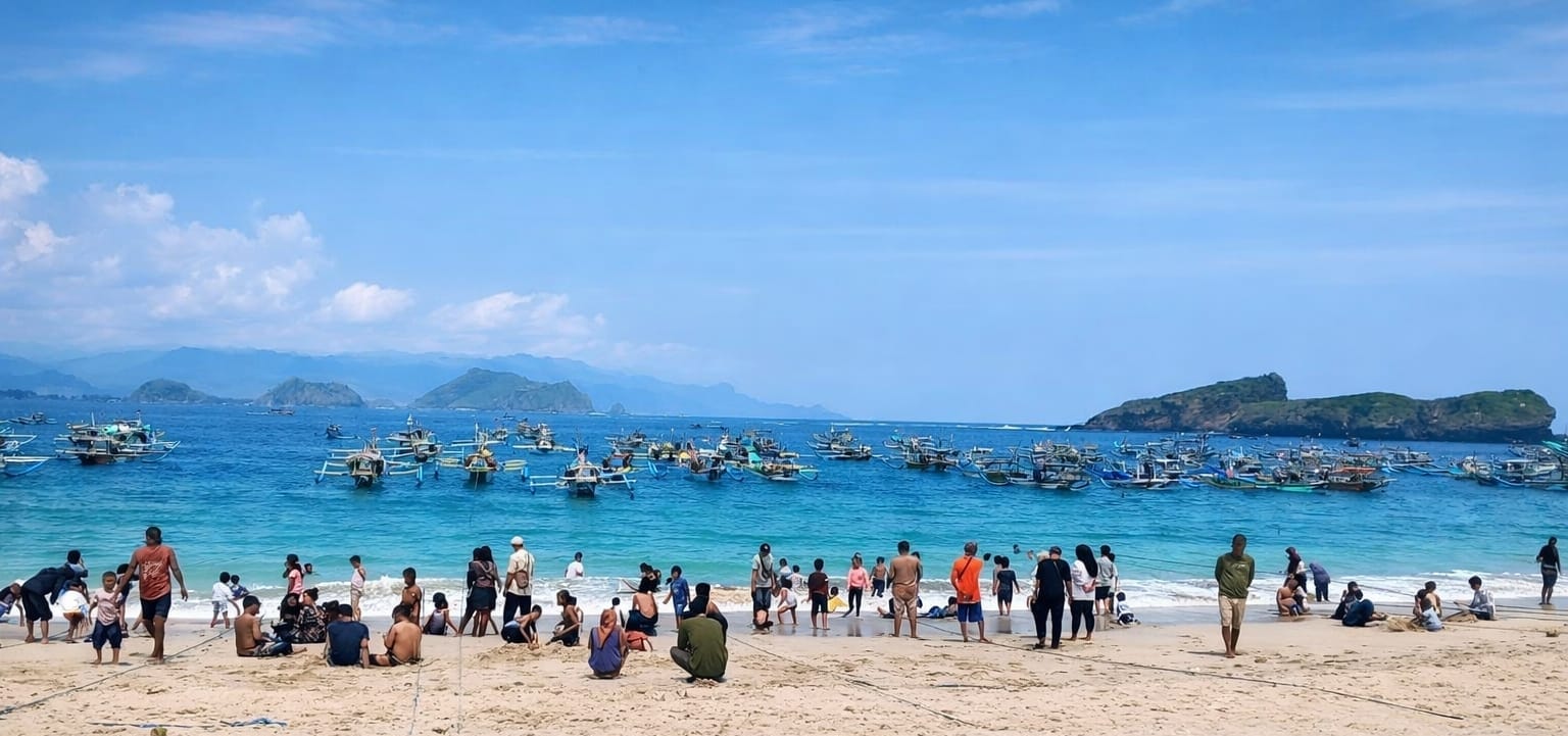 Ledakan Wisatawan 600 Persen, Pantai Papuma dan Watu Ulo Jadi Lautan Manusia di H+7 Lebaran