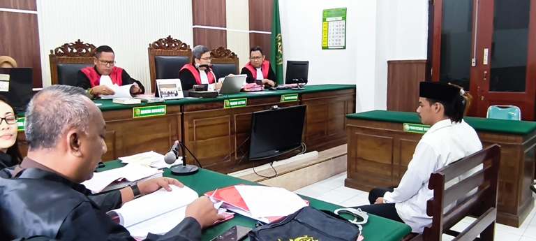 Sejoli di Surabaya Nekat Gelapkan Motor Teman untuk Bayar Utang