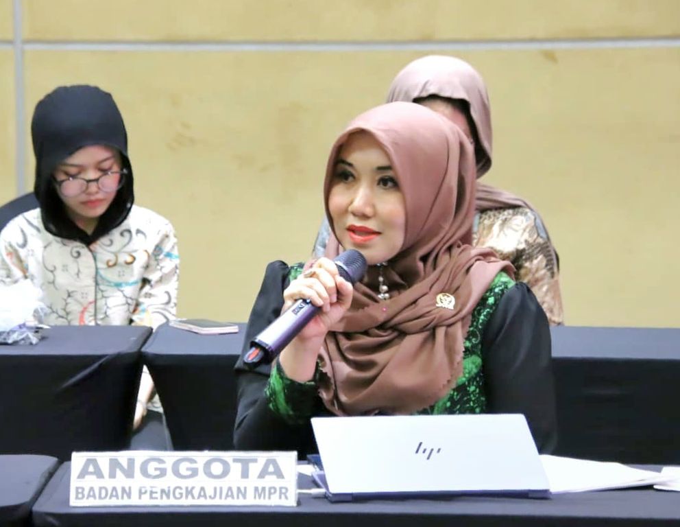 Bedah Fenomena Slipping Down Democracy, Senator Lia Dorong Demokrasi Berbasis Pancasila