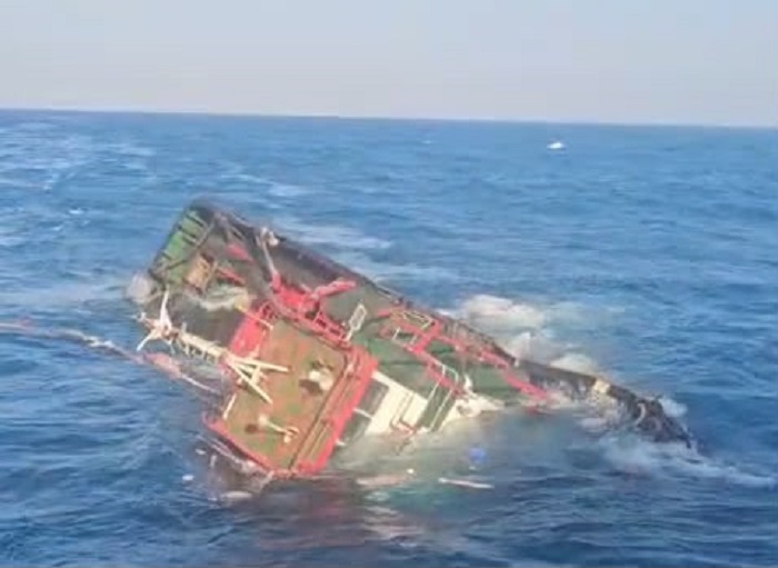 Cuaca Buruk,Giliran TB MT20 1301 Dilaporkan Tenggelam di Perairan Bawean