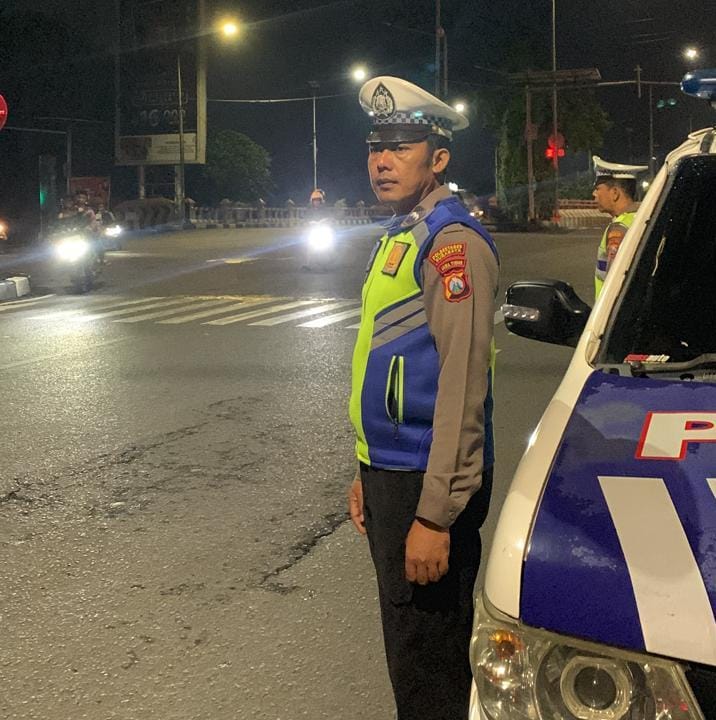 Polsek Rungkut Intensifkan Patroli Blue Light di Titik Rawan Jelang Sahur