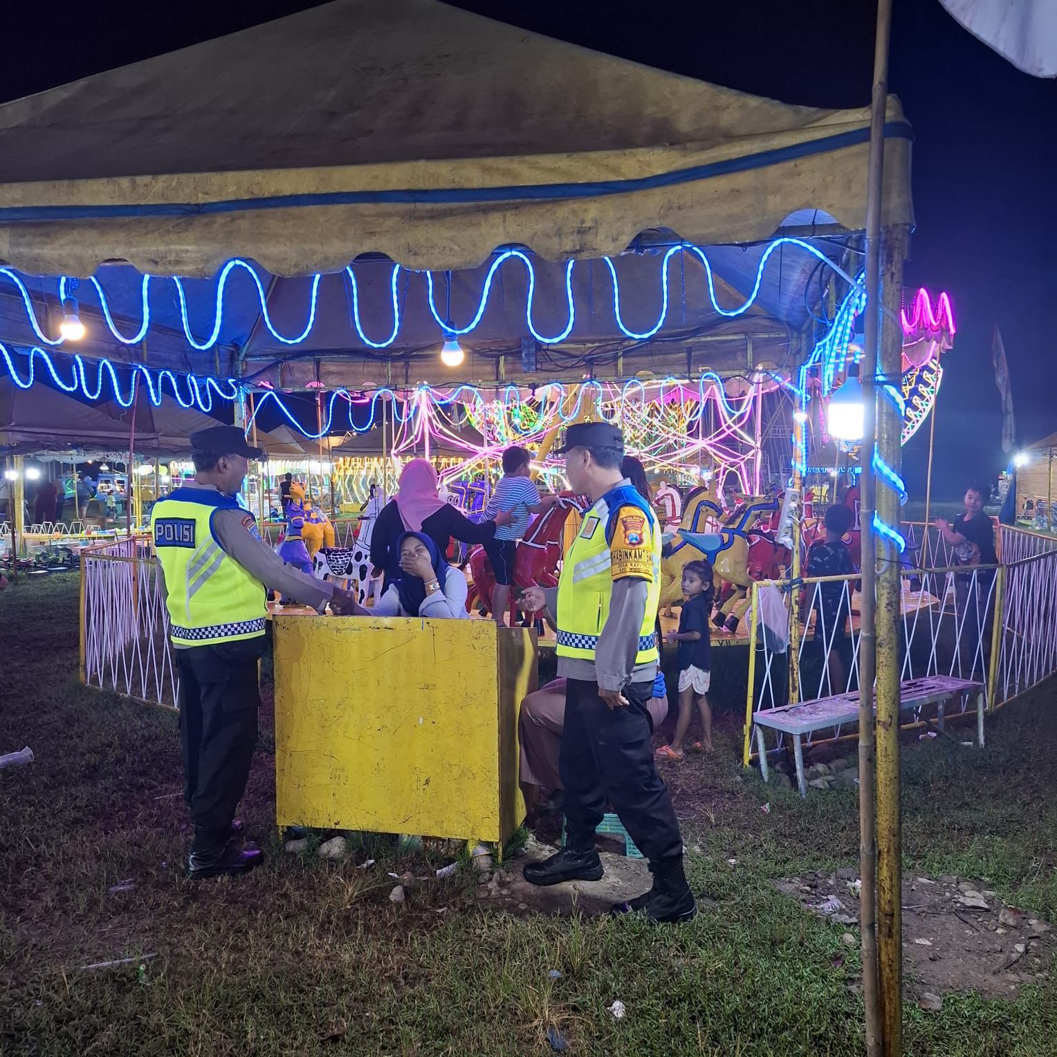 Imbauan Polisi Ngawi di Pasar Malam Widodaren, Warga Aman dan Nyaman