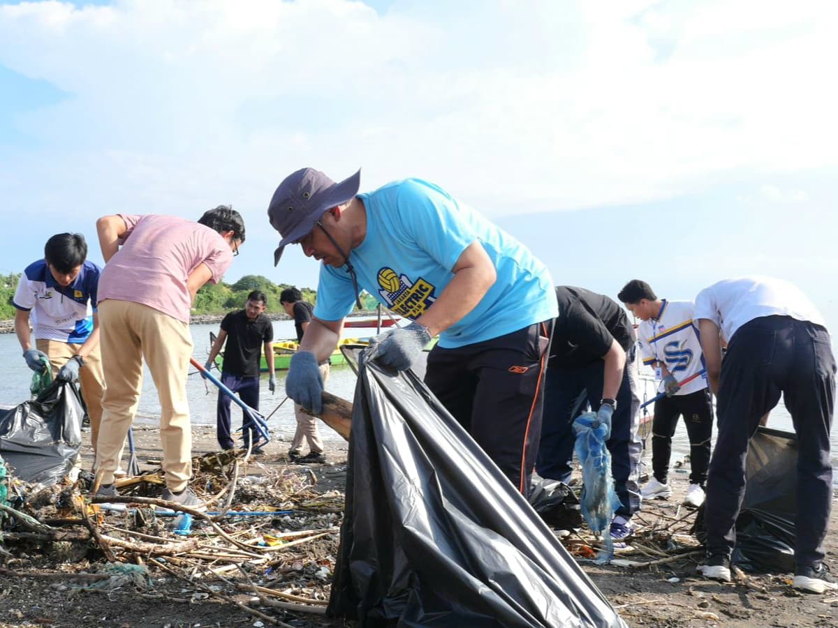 PLN Indonesia Power UBP Grati Gelar Aksi Bersih Pantai, Kumpulkan 700 Kg Sampah