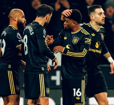 Fernandes Menggila, United Gaspol Tumbangkan Wolves 4-1 di Molineux