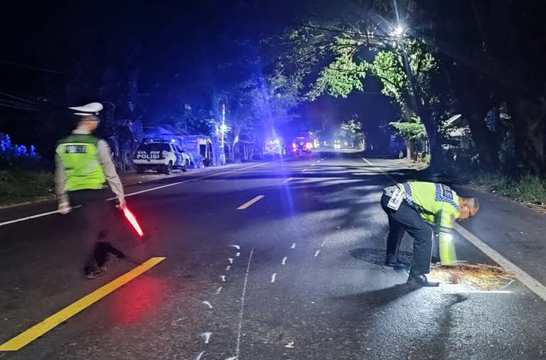 Tabrakan Adu Banteng Bus vs Motor, Dua Orang Meninggal di Jalur Pantura Situbondo