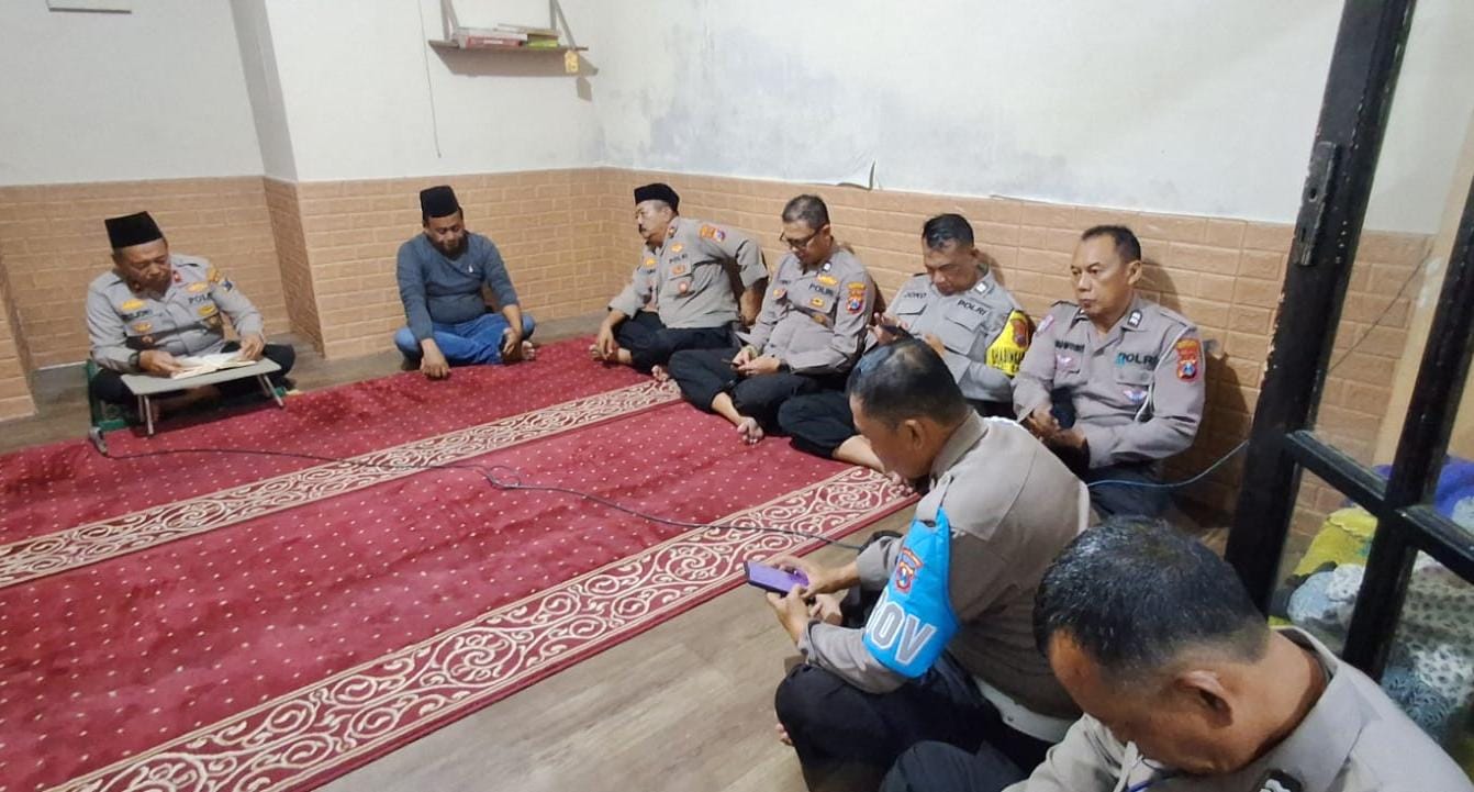 Polsek Sawahan Gelar Binrohtal, Tingkatkan Integritas Anggota