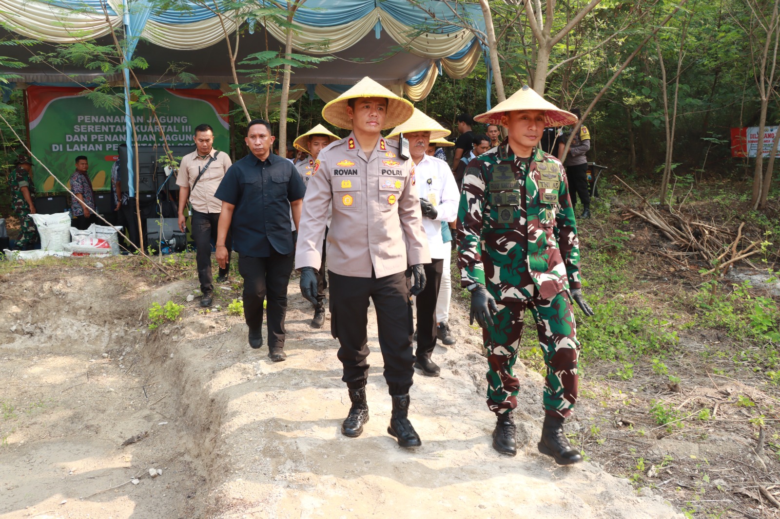 Polres Gresik Genjot Swasembada Pangan Lewat Tanam Jagung Serentak di Randu Agung