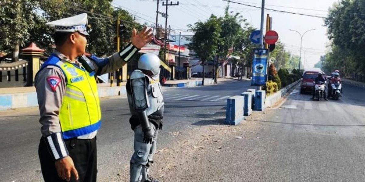 Satlantas Polres Bangkalan Terjunkan Robocop untuk Edukasi Tertib Lalu Lintas