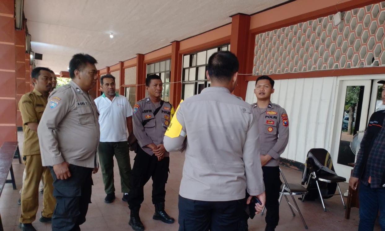 Polsek Wonokromo Lakukan Pengecekan terhadap Petugas Jaga PPK yang Bertugas di Gor Pancasila